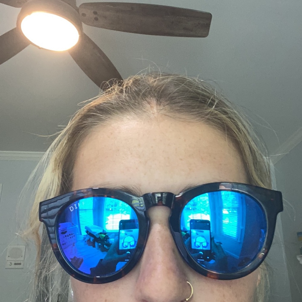 SUNGLASSES - Picture 3 of 3